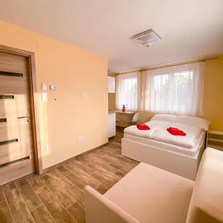 Fasor Vendeghaz アパートホテル セゲド