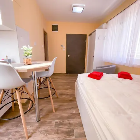 Fasor Vendeghaz アパートホテル